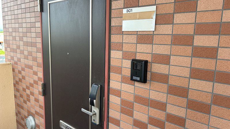 セキュリティ　玄関ドアは暗証番号式の電子ロックでセキュリティも安心♪