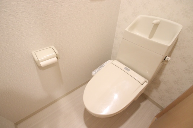 トイレ　※別室の参考写真の為、現況優先です。