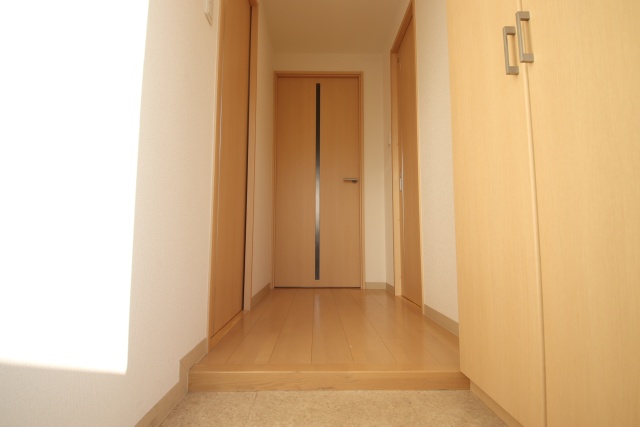 玄関　※別室の参考写真の為、現況優先です。