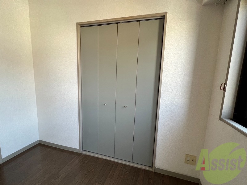 収納　洋室にございます収納は大きく沢山しまえそうです。