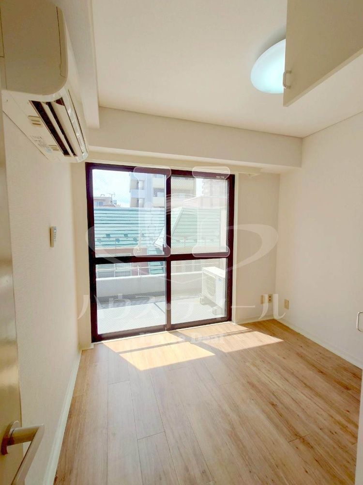 居室・リビング　別号室参考写真です