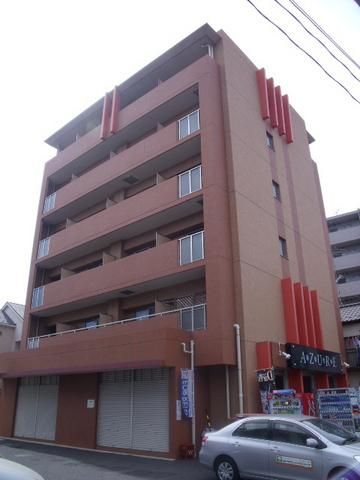 建物外観　外壁タイル張りのマンション