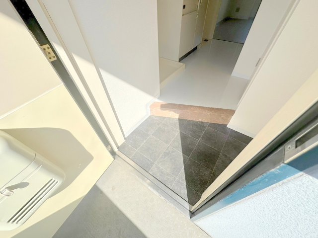 玄関　玄関が大きいと、とても解放感があります。