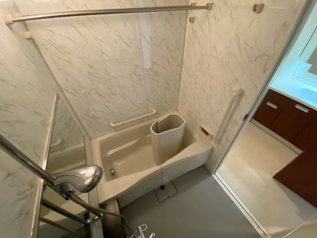 バス・シャワールーム　追い焚き機能・浴室乾燥機付きで便利！