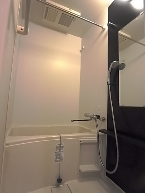 バス・シャワールーム　落ち着いた空間のお風呂です