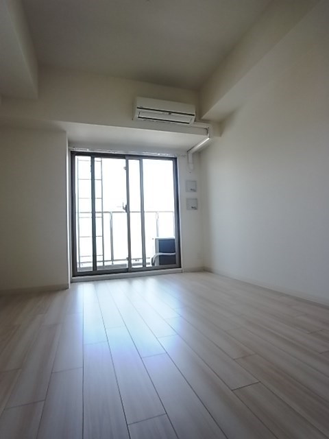 その他部屋・スペース　広くて明るい寝室