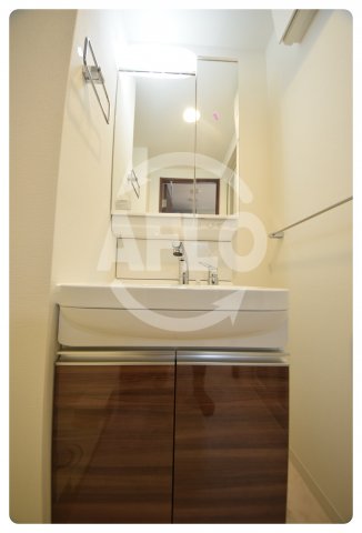 洗面設備　ジアコスモ大阪イーストゲート　独立洗面台