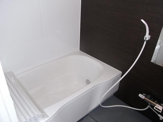 バス・シャワールーム　追い焚き機能付きバス