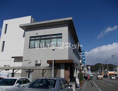 銀行　四国銀行三里支店（銀行）まで703m