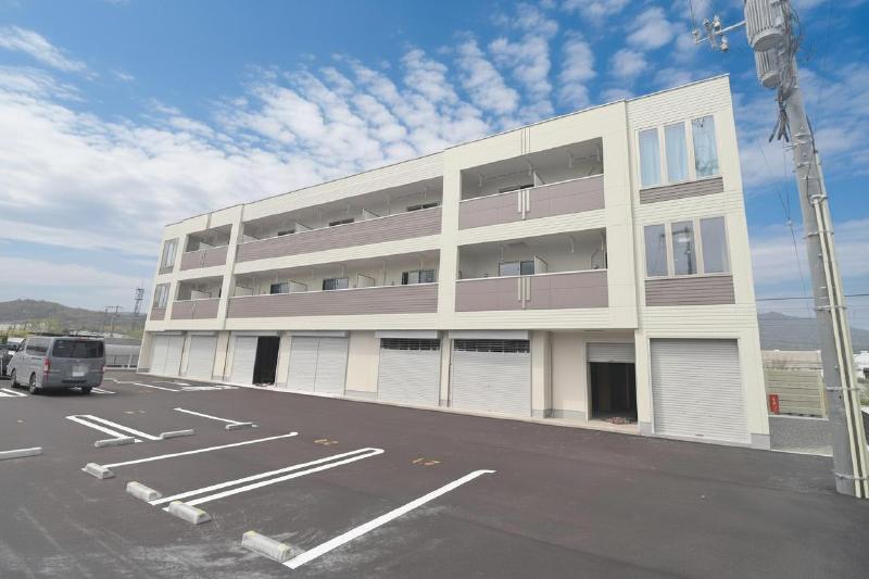 建物外観　アリエス八本松　建物外観