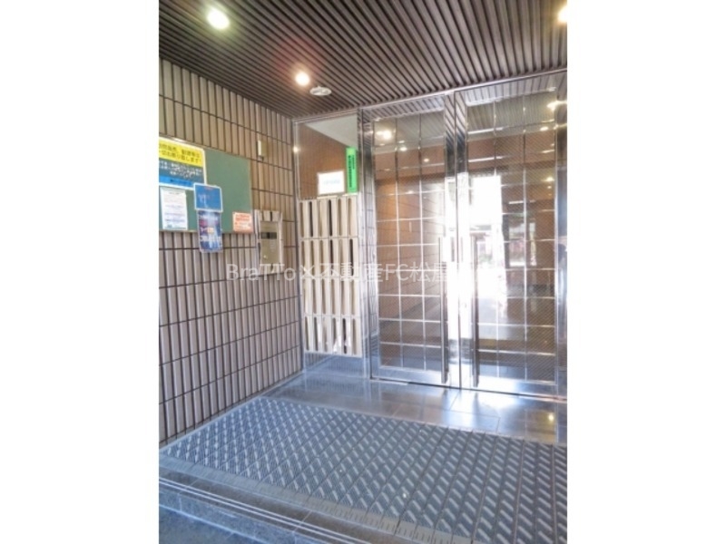 エントランス　マンション共用部分（オートロック付き）