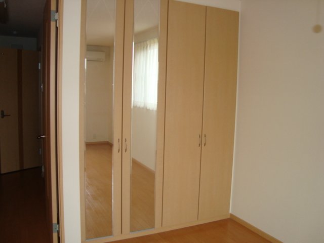 その他部屋・スペース　鏡付き収納