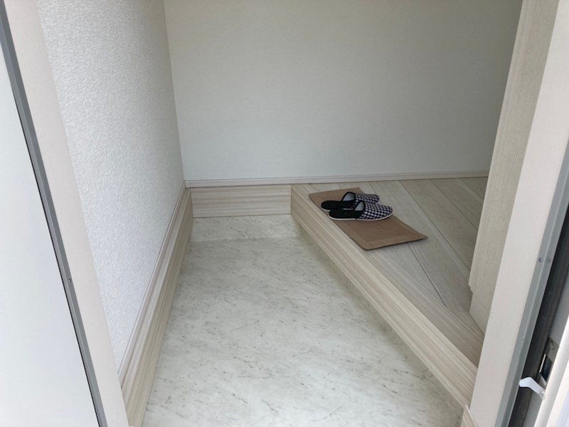 玄関　現況優先