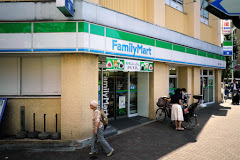 コンビニ　ファミリーマート 南台二丁目店（コンビニ）まで102m