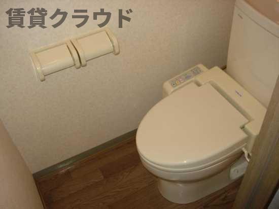 トイレ　今の時代にマッチした温水洗浄機能付きです！