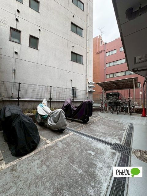 駐車場　バイク置き場