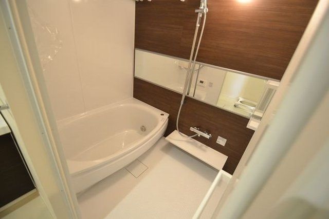 バス・シャワールーム　★追焚き機能・浴室乾燥機完備★