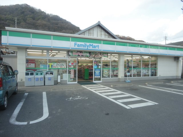 その他　ファミリーマート笠岡中央店（コンビニ）まで740ｍ