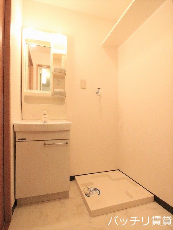 洗面設備　別号室写真の為現況を優先致します。