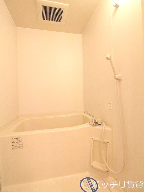 バス・シャワールーム　別号室写真の為現況を優先致します。
