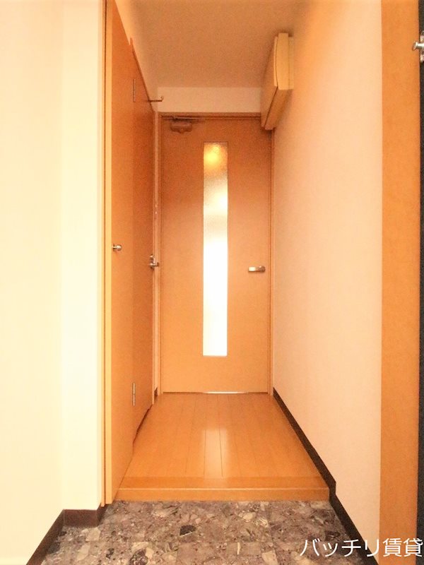 玄関　別号室写真の為現況を優先致します。