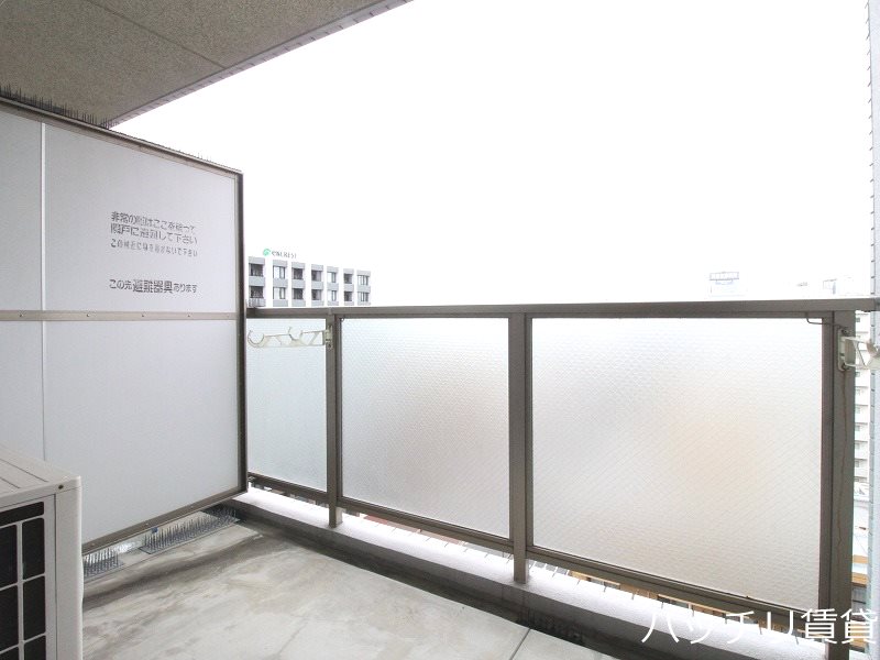 バルコニー　別号室写真の為現況を優先致します。