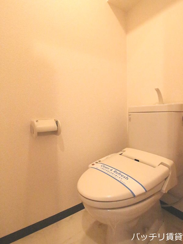 トイレ　別号室写真の為現況を優先致します。