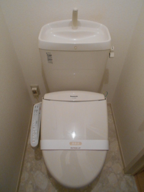 トイレ　温水洗浄暖房便座