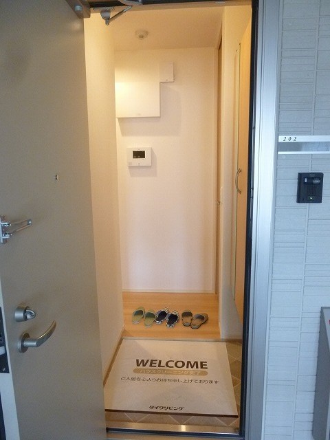 玄関　写真は108号室です（参考）