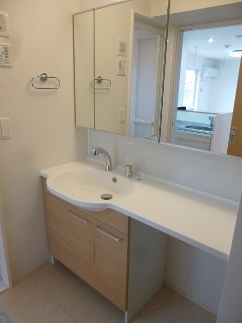 洗面設備　写真は108号室です（参考）