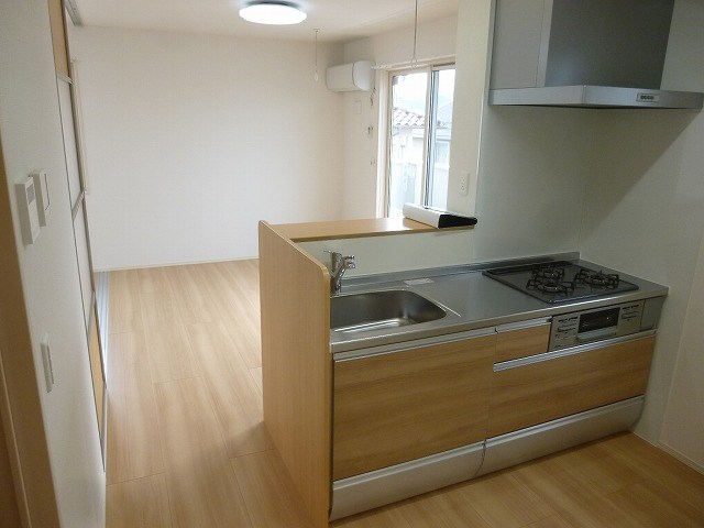 キッチン　写真は108号室です（参考）