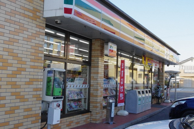 コンビニ　セブンイレブン（コンビニ）まで486m