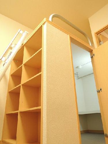 収納　ハイベットの下は収納スペース