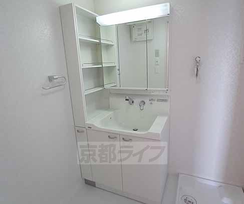 洗面設備　収納たっぷり！自分磨きに専念できますね