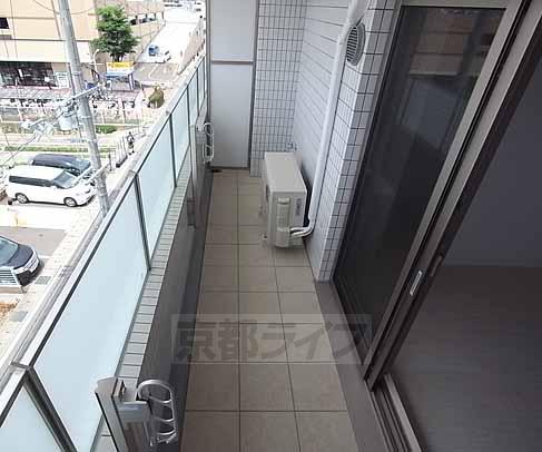 バルコニー　充分な広さを兼ね備えて居ます