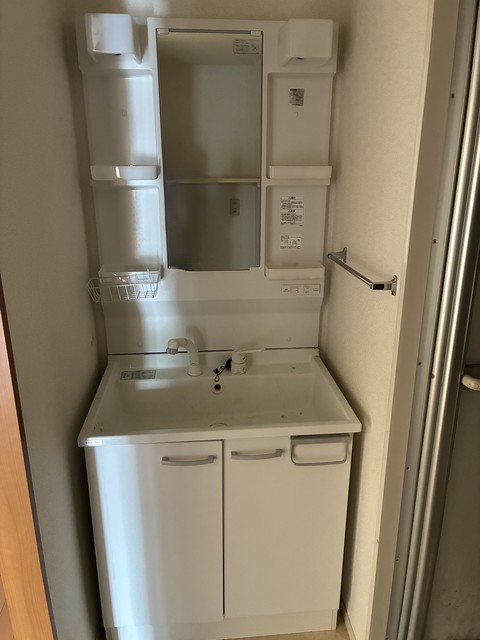 洗面設備　リフォーム前の写真です