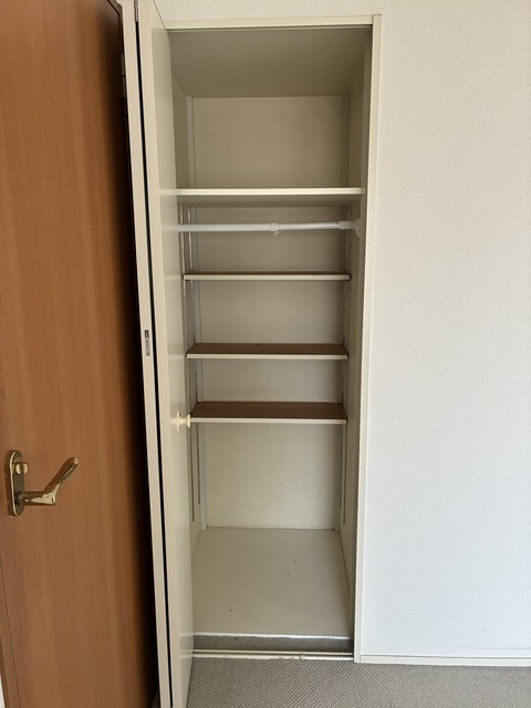 収納　リフォーム前の写真です