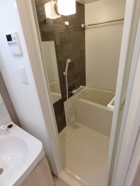 バス・シャワールーム　落ち着いた空間のお風呂です