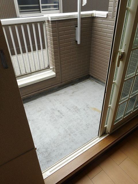 バルコニー　南西向きで日当たり良好です。