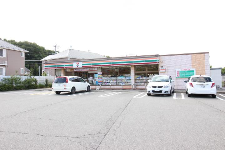 コンビニ　セブンイレブン（コンビニ）まで1021m