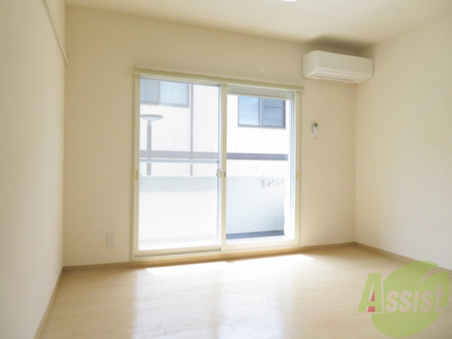 その他部屋・スペース　白基調のお部屋は、部屋が明るく広く感じますね。