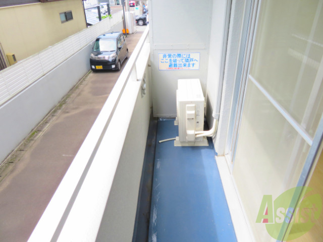 バルコニー　洗濯物がたくさん干せるバルコニーで嬉しいですね。