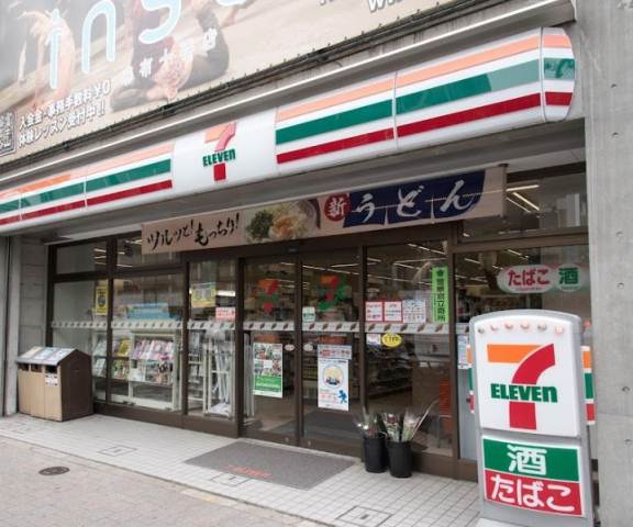 コンビニ　セブン－イレブン麻布十番駅前店（コンビニ）まで59m