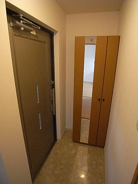 玄関　※別間取り参考写真