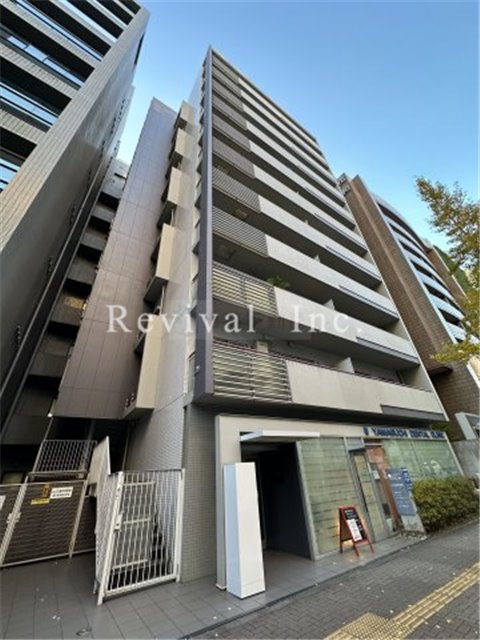 建物外観　２００１年の綺麗な外観でございます