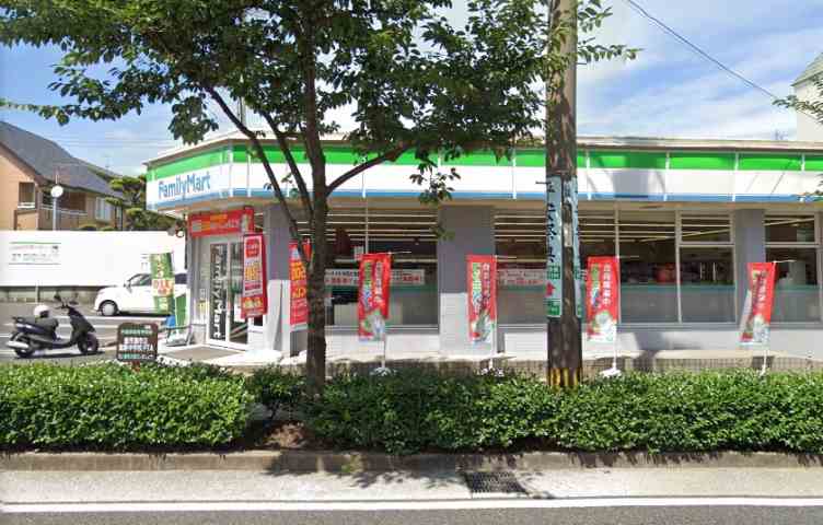 コンビニ　ファミリーマート（コンビニ）まで441m