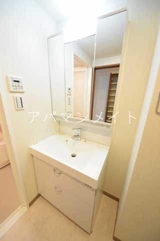洗面設備　使いやすい洗面所です