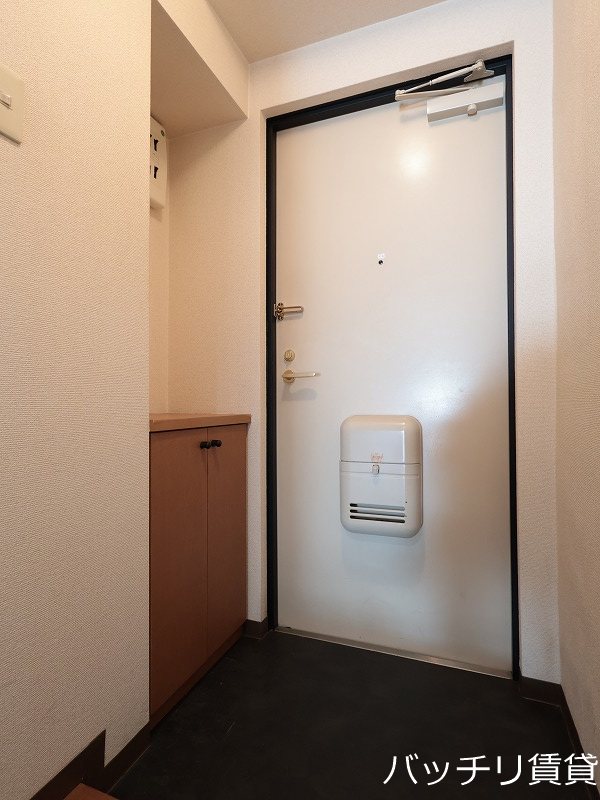 玄関　画像は、同型タイプの為、現状を優先いたします。