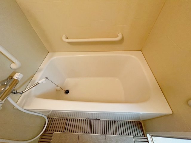 バス・シャワールーム　コンパクトで使いやすいお風呂です