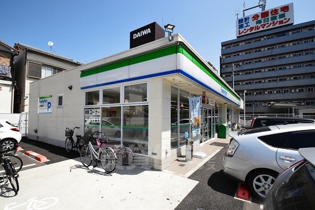コンビニ　ファミリーマート　東大阪森河内東（コンビニ）まで547m
